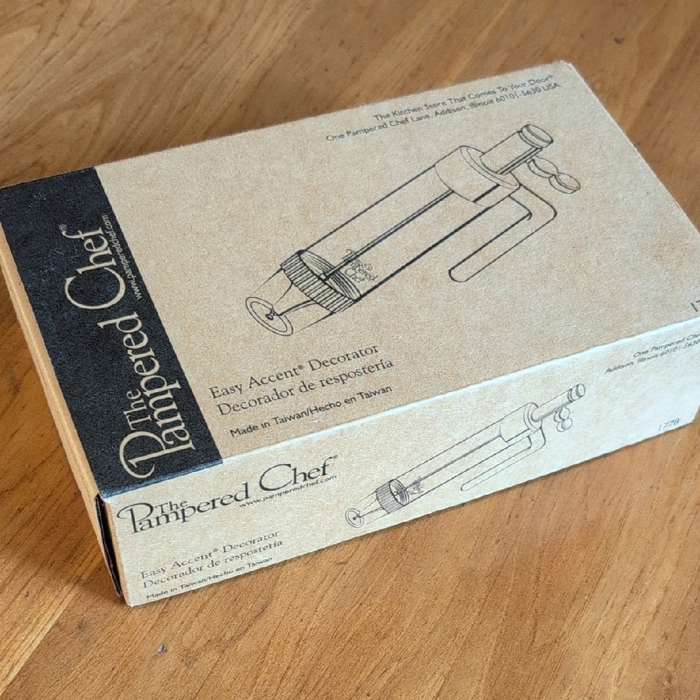 Pampered Chef Decorating Tool New in Beige Box